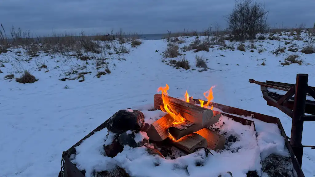 Vinter bikepacking i Arknat vindskydd